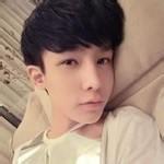 戴帽子男生素描头像图片_WWW.WHOISQQ.COM