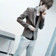 qq头像图片男生全身靠墙_WWW.WHOISQQ.COM