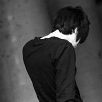 男生灰黑头像图片_WWW.WHOISQQ.COM