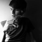 黑的男生头像图片_WWW.WHOISQQ.COM