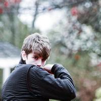 男生漏半脸头像图片_WWW.WHOISQQ.COM