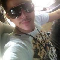 男生漏半脸头像图片_WWW.WHOISQQ.COM