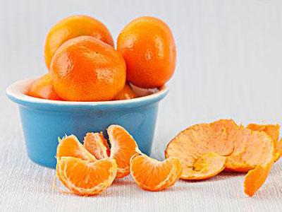 男生吃橘子头像图片_WWW.WHOISQQ.COM