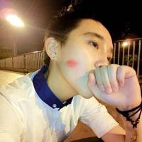成熟男生自拍头像图片_WWW.WHOISQQ.COM