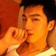 男生下半张脸头像图片_WWW.WHOISQQ.COM