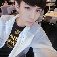 跳起来的男生头像图片_WWW.WHOISQQ.COM