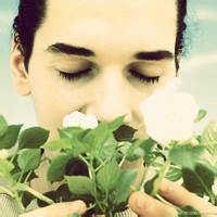 闻花男生头像图片_WWW.WHOISQQ.COM