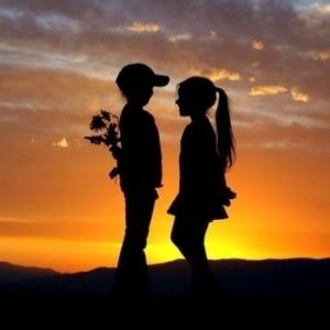 闻花男生头像图片_WWW.WHOISQQ.COM