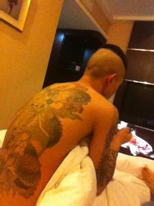男生纹身手表头像图片_WWW.WHOISQQ.COM