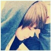男生头戴衣帽头像图片_WWW.WHOISQQ.COM