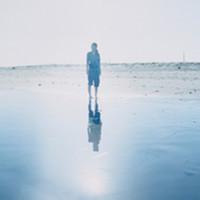 带大海的男生头像图片_WWW.WHOISQQ.COM