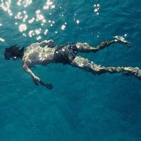 带大海的男生头像图片_WWW.WHOISQQ.COM