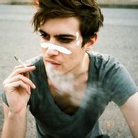 qq头像图片男生闻花_WWW.WHOISQQ.COM