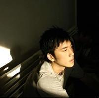 qq伤伤感男生头像图片_WWW.WHOISQQ.COM