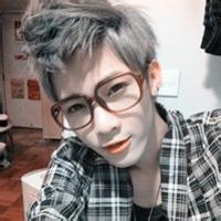男生带笑容的头像图片_WWW.WHOISQQ.COM