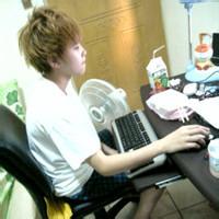 qq头像图片yes手势男生_WWW.WHOISQQ.COM