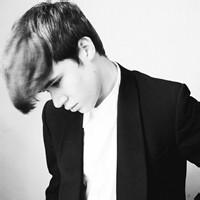 qq头像图片 黑白男生时尚_WWW.WHOISQQ.COM