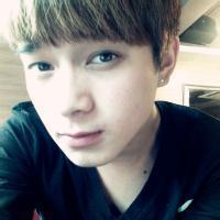qq男生举枪头像图片_WWW.WHOISQQ.COM