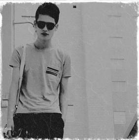 qq男生深灰色的头像图片_WWW.WHOISQQ.COM