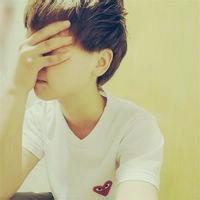 男生拿书头像图片_WWW.WHOISQQ.COM