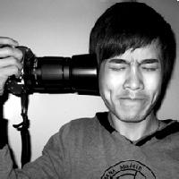 男生拿书头像图片_WWW.WHOISQQ.COM