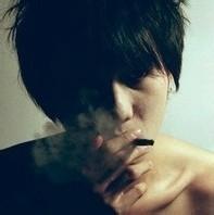 帅气男生喝酒头像图片_WWW.WHOISQQ.COM