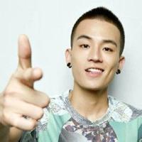 阳光乐观男生头像图片_WWW.WHOISQQ.COM