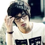 qq2014头像图片男生戴眼镜_WWW.WHOISQQ.COM
