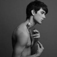 欢喜男生头像图片_WWW.WHOISQQ.COM
