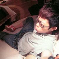 最伤感的男生qq头像图片_WWW.WHOISQQ.COM