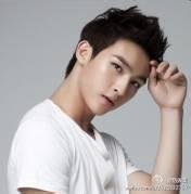 男生桃子头发型头像图片_WWW.WHOISQQ.COM