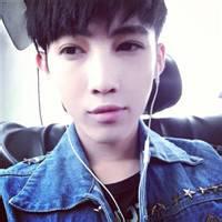 张开双手的男生头像图片_WWW.WHOISQQ.COM