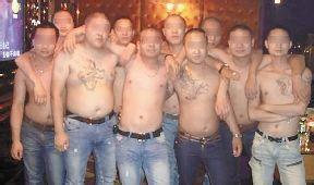 光头纹身男生头像图片_WWW.WHOISQQ.COM