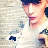 求打台球的男生头像图片_WWW.WHOISQQ.COM