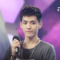 qq头像图片男生吴亦凡带字_WWW.WHOISQQ.COM