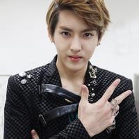 qq头像图片男生吴亦凡带字_WWW.WHOISQQ.COM