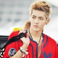 qq头像图片男生吴亦凡带字_WWW.WHOISQQ.COM