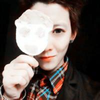 男生带玫瑰头像图片_WWW.WHOISQQ.COM
