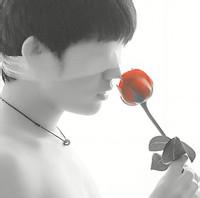 男生带玫瑰头像图片_WWW.WHOISQQ.COM