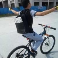 男生骑着单车的头像图片_WWW.WHOISQQ.COM