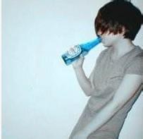 qq男生啤酒酒头像图片_WWW.WHOISQQ.COM