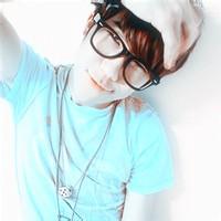 qq头像图片动感男生帅气_WWW.WHOISQQ.COM