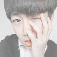 男生美瞳撇嘴头像图片_WWW.WHOISQQ.COM