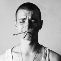 qq签名头像图片犹豫男生_WWW.WHOISQQ.COM