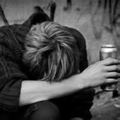 qq头像图片男生颓废喝酒_WWW.WHOISQQ.COM