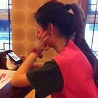 坐在椅子上的男生头像图片_WWW.WHOISQQ.COM