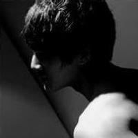 男生 绝望流泪 头像图片_WWW.WHOISQQ.COM