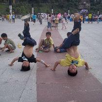 qq头像图片戴街舞男生_WWW.WHOISQQ.COM