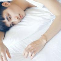 男生头像图片躺着_WWW.WHOISQQ.COM
