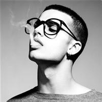 睡着的男生头像图片_WWW.WHOISQQ.COM